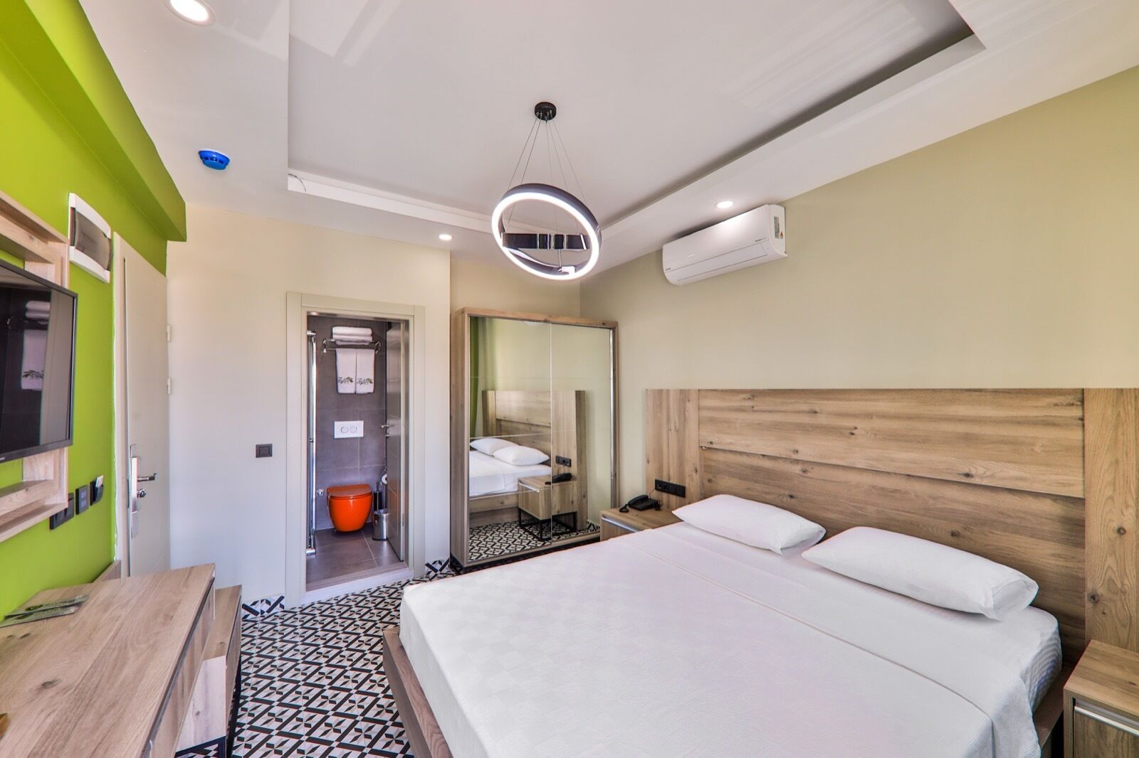 1 bedroom, memory-foam beds, minibar, in-room safe