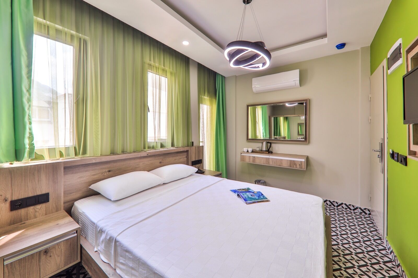standard double room | 1 bedroom, memory-foam beds, minibar, in-room safe