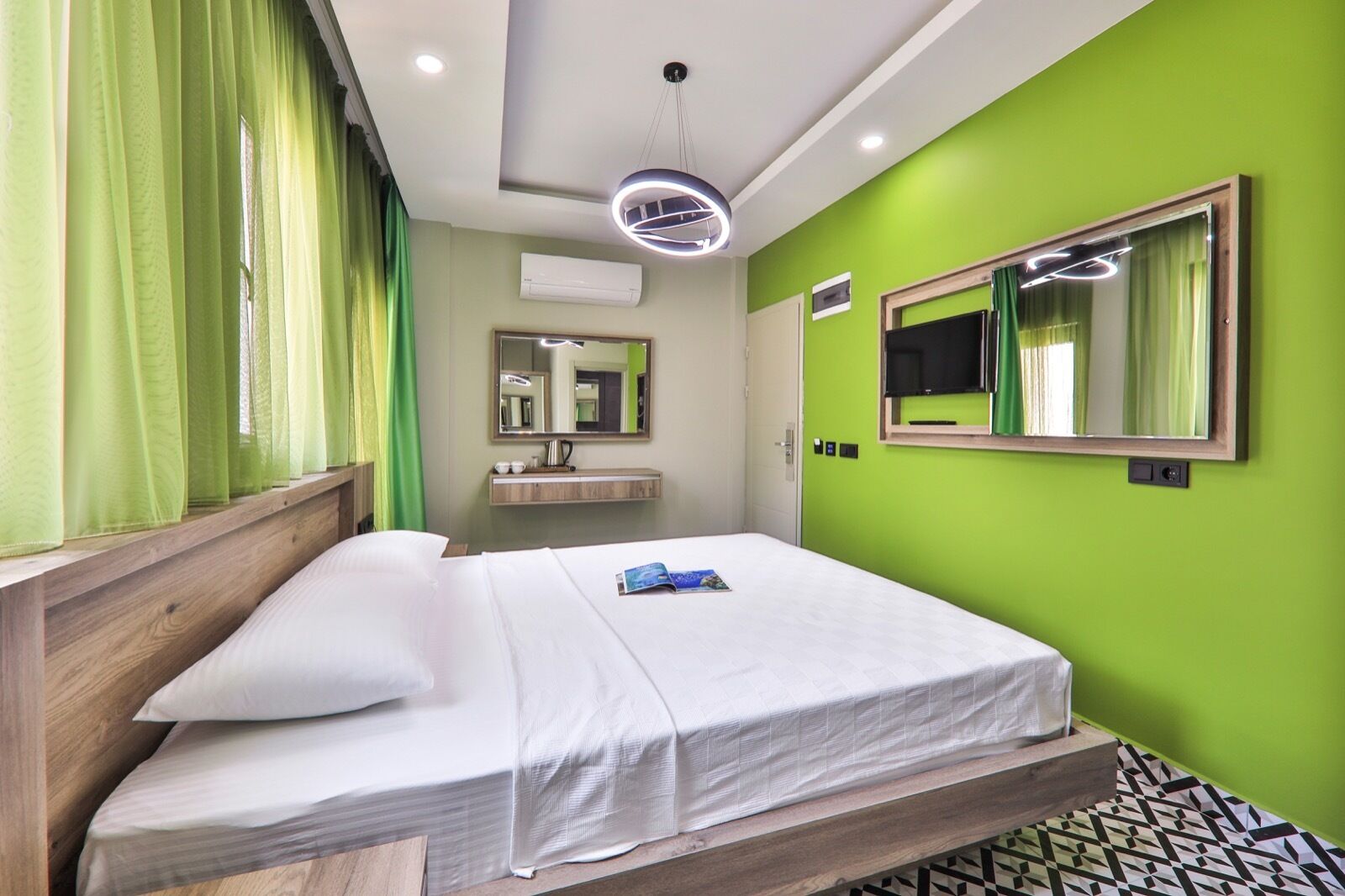 standard double room | 1 bedroom, memory-foam beds, minibar, in-room safe