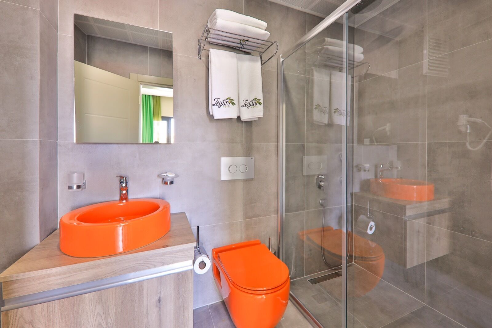 shower, rainfall showerhead, free toiletries, hair dryer