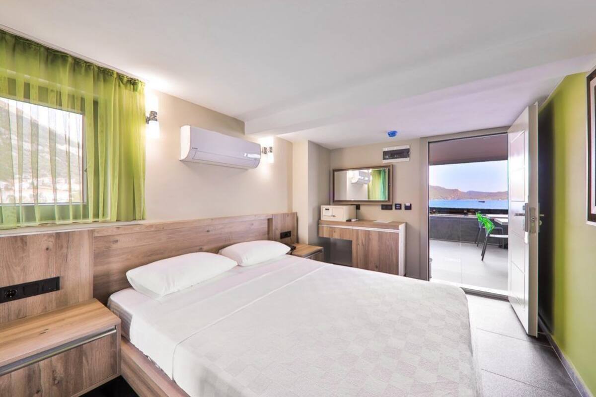 Habitación | Colchones viscoelásticos, minibar, caja fuerte