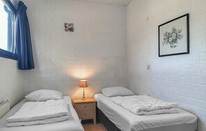 2 bedrooms, travel crib, free WiFi
