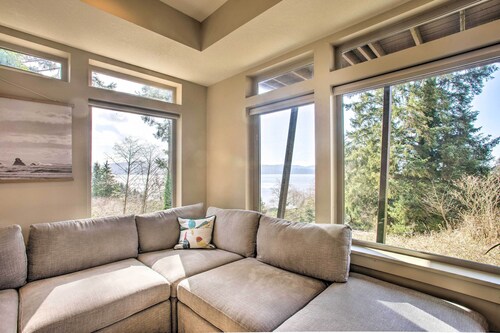Luxe Coastal Haven w/ Bay Views & Hot Tub