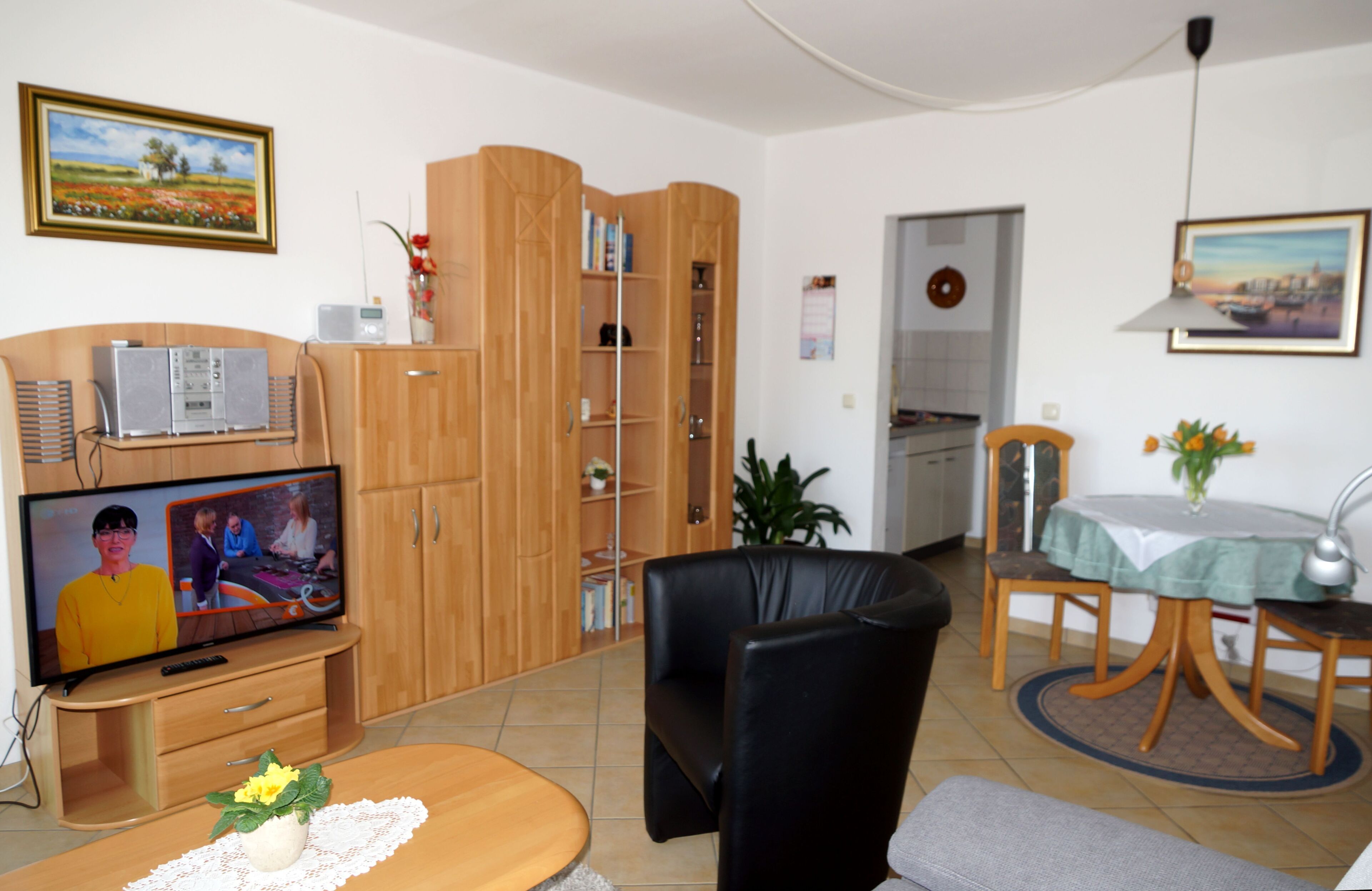 Ferienwohnung mit Terrasse-2-Zi-Appartement Wohnbereich