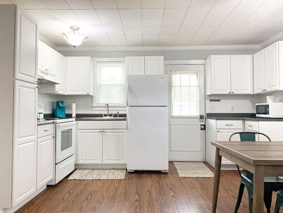 Fox Haus near Purina, WashMo, I-44, Dog Friendly