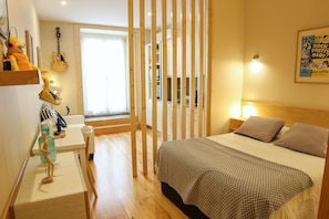 Studio Deluxe, 1 lit double (1F) | Décor unique, système d’insonorisation, fer et planche à repasser