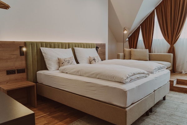 Suite estudio de luna de miel | Escritorio, wifi gratis y ropa de cama
