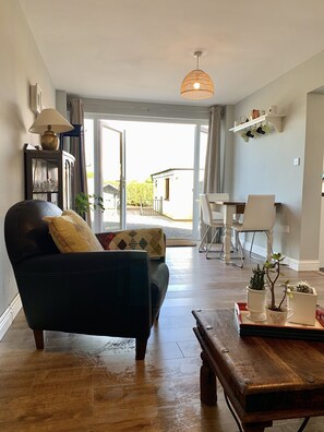 TV - The Wee Firs, escape into the Countryside (Uplawmoor)