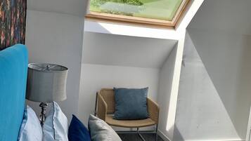 2 bedrooms, iron/ironing board, travel cot, WiFi