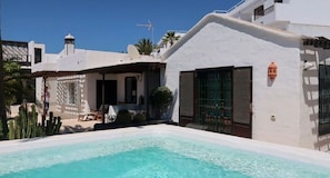 Piscina a l'aire lliure i piscina climatitzada