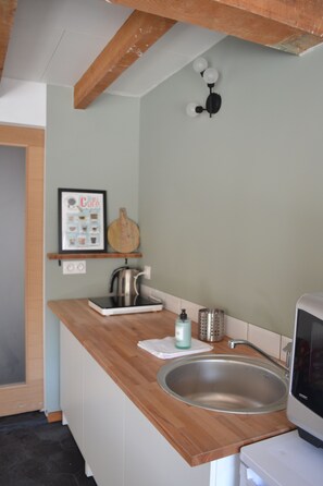 Fridge, microwave, oven, stovetop - Charming gîte with heated swimming pool (Palaja)