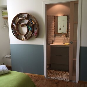 1 chambre, lit parapluie, Wi-Fi gratuit, draps fournis