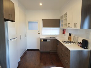 Fridge, microwave, stovetop, dishwasher