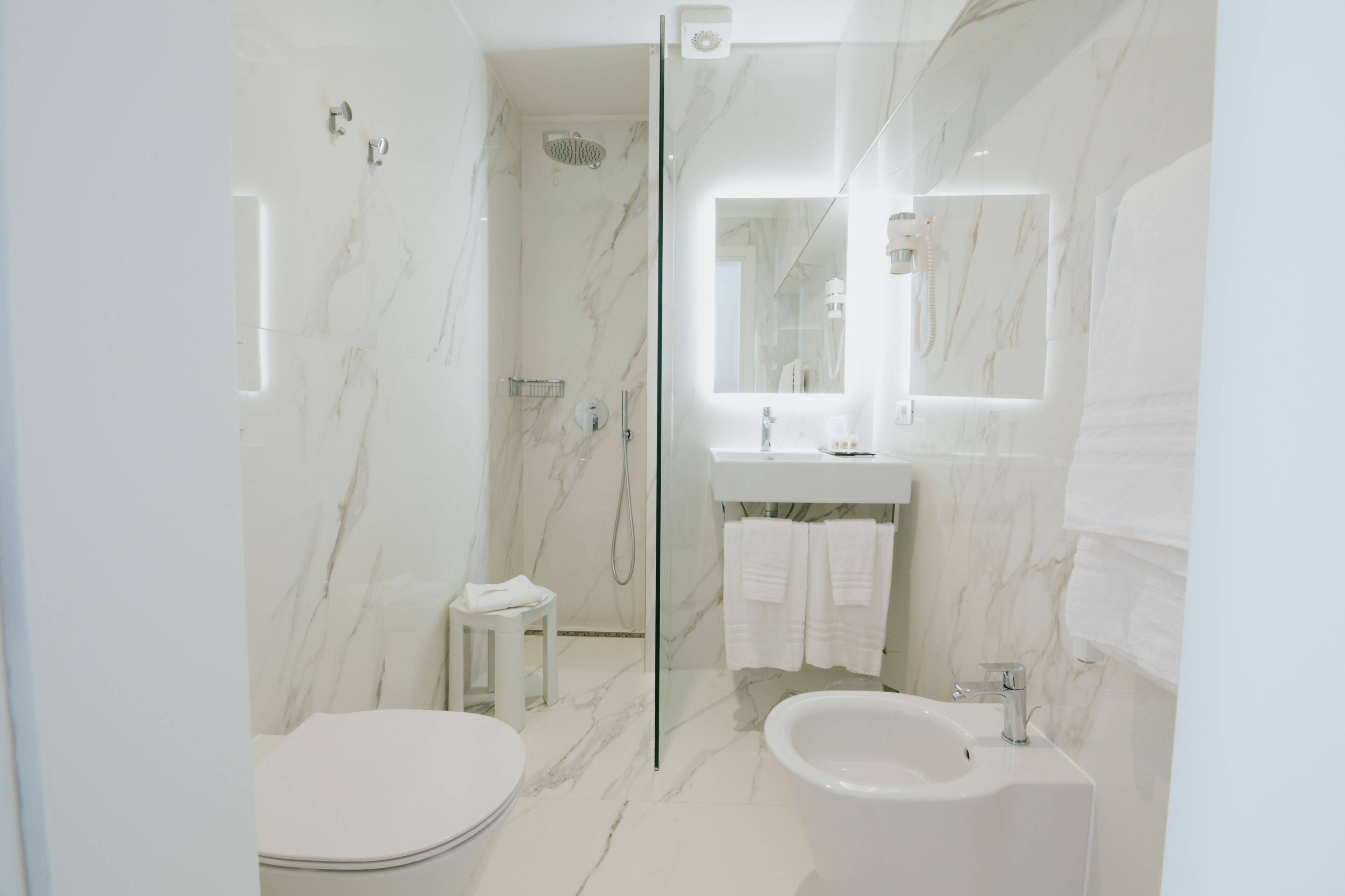 comfort double room | bathroom | shower, hair dryer, slippers, bidet