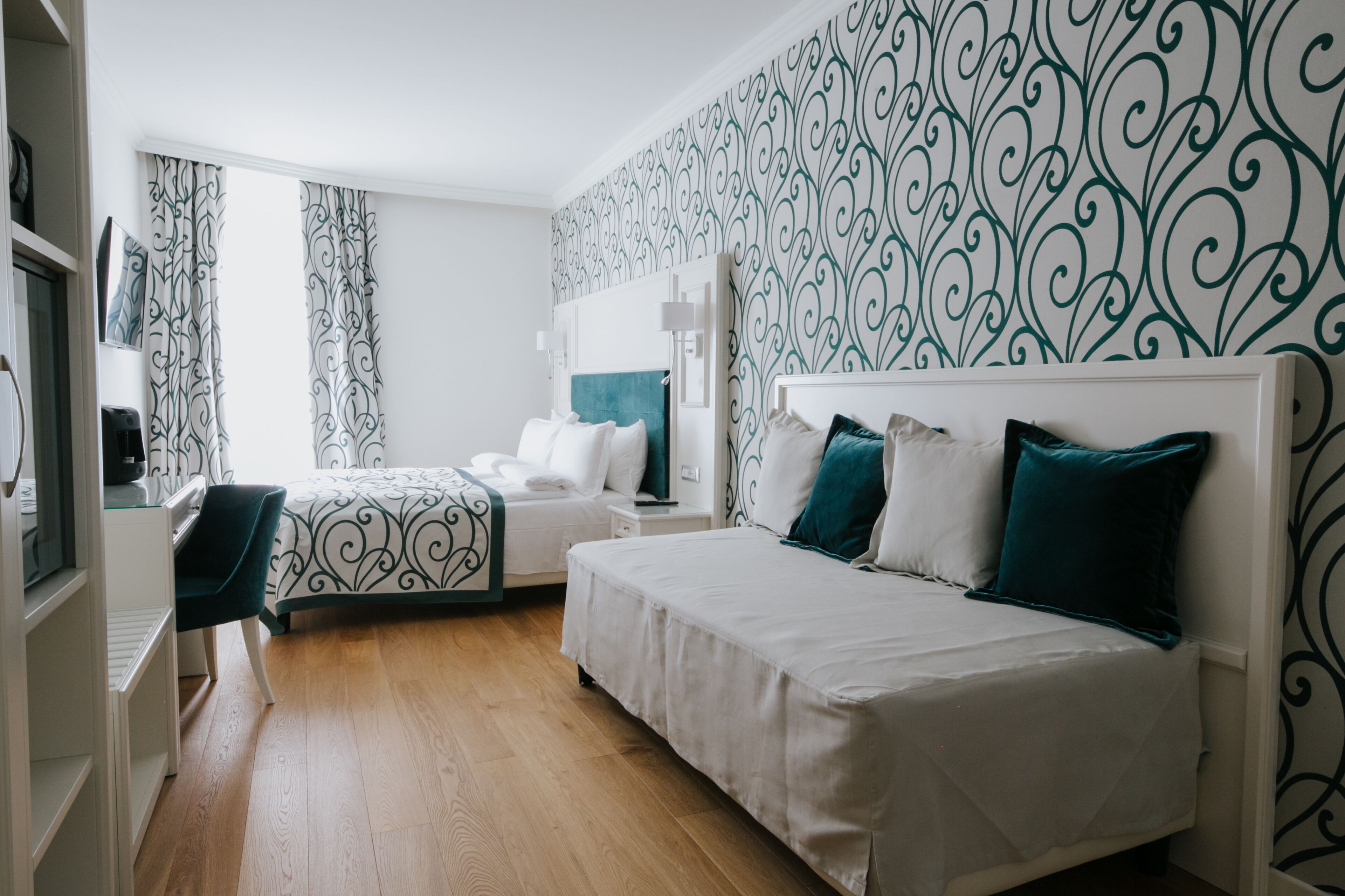 deluxe triple room | 1 bedroom, down duvets, in-room safe, desk