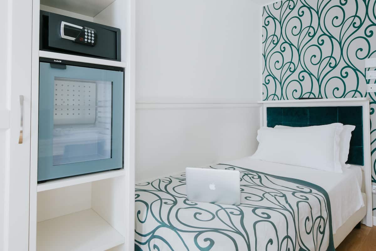 Couette en duvet d'oie, coffres-forts dans les chambres, bureau