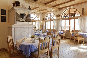 Buffet breakfast on weekdays (EUR 18 per person)