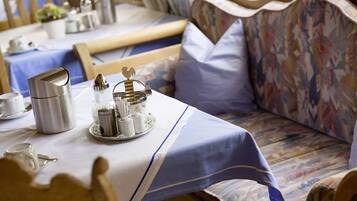 Frühstücksbuffet unter der Woche gegen Gebühr