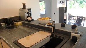 Fridge, microwave, stovetop, dishwasher