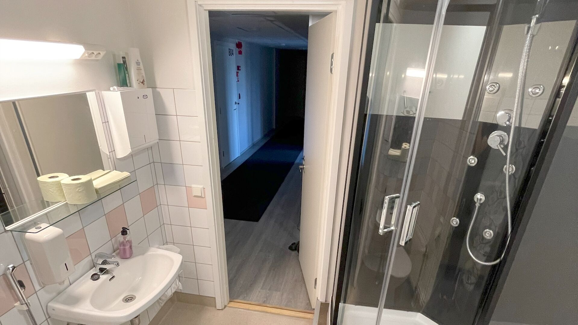 Handtücher, Seife, Shampoo, Toilettenpapier