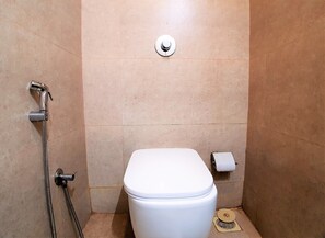 Standard Double Room | Bathroom | Shower, rainfall showerhead, towels, soap