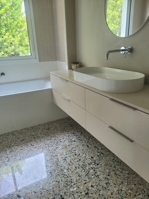 Bathtub, hair dryer, towels