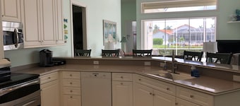 Relaxing 4 Bedroom - Walk to South Beach