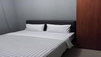 Desk, soundproofing, iron/ironing board, free WiFi