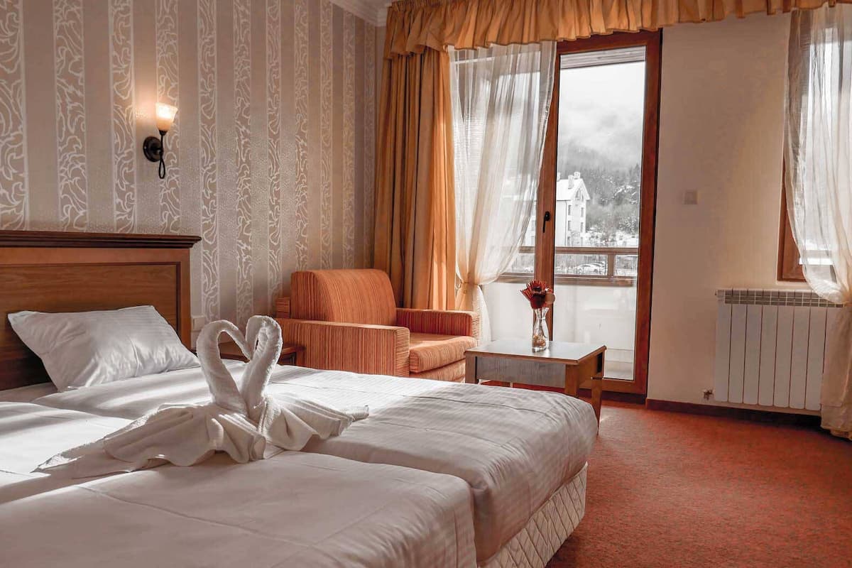 1 bedroom, desk, free cots/infant beds, free WiFi