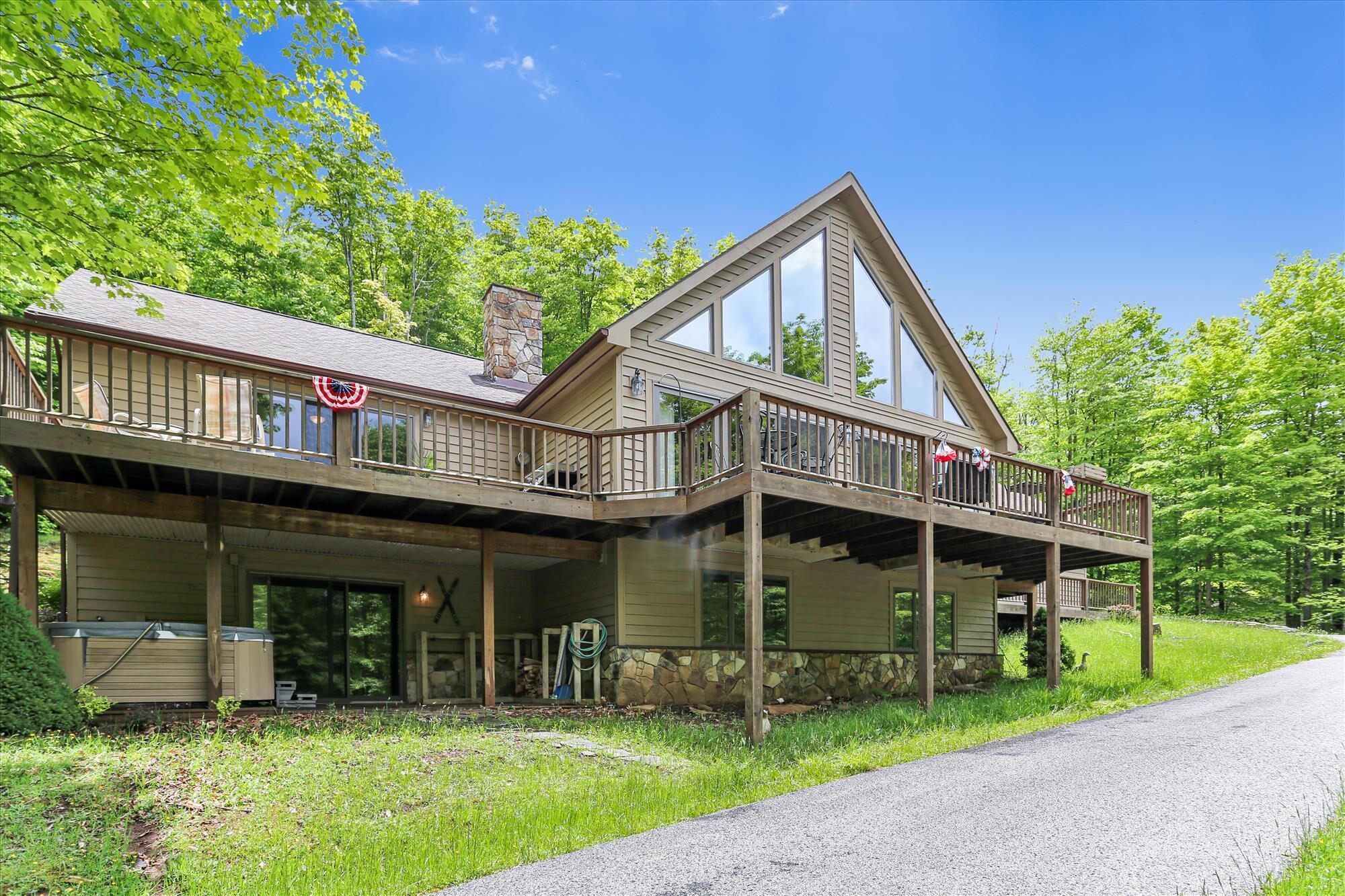 Peace, Quiet and Plenty of Space. Check Out Eagles View!!