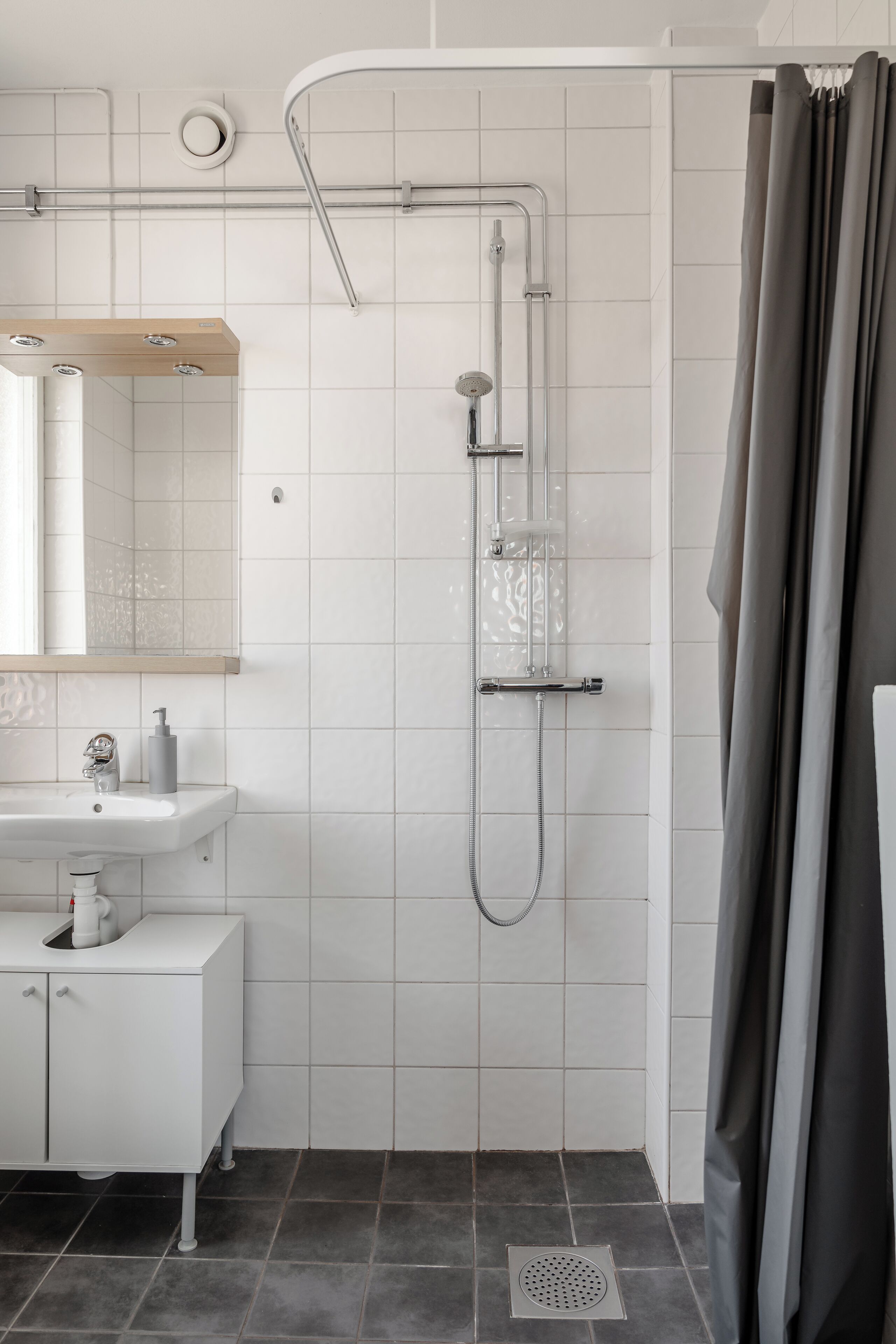 double room, private bathroom | bathroom | shower, hair dryer