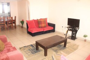 Living area - Spacious 3 bedroom all en suit Spacious 3 bedroom all en suit apartment. (Ongata Rongai)