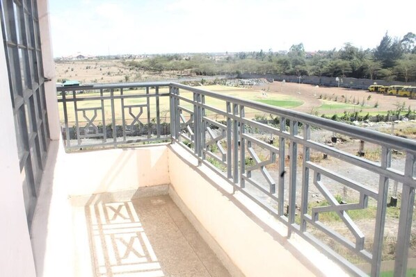 Property grounds - Spacious 3 bedroom all en suit Spacious 3 bedroom all en suit apartment. (Ongata Rongai)