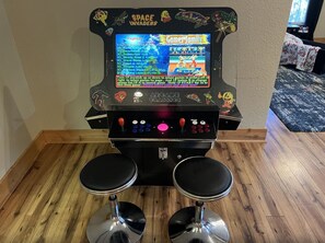 Games room - Hot Tub Cabin🏡 Pet-Friendly + Biltmore Pass | 10min to Asheville (Asheville)