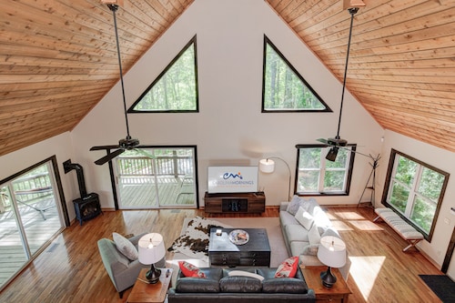 Hot Tub Cabin🏡 Pet-Friendly + Biltmore Pass | 10min to Asheville