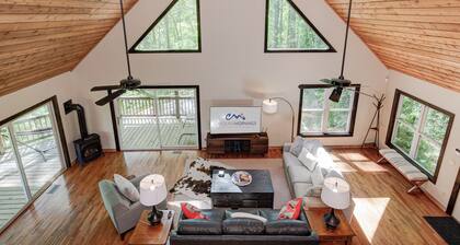 Hot Tub Cabin🏡 Pet-Friendly + Biltmore Pass | 10min to Asheville