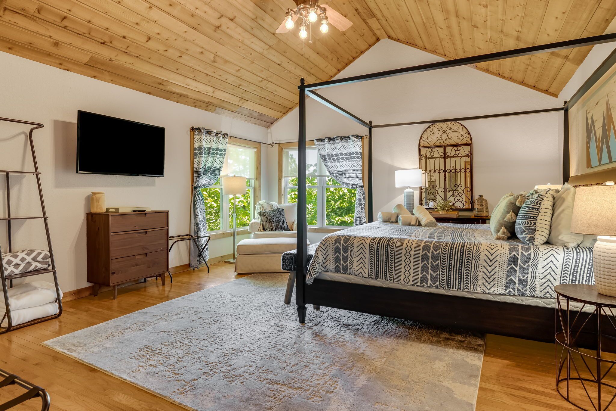 3 bedrooms, iron/ironing board, travel crib, free WiFi