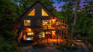 A two-story cabin with a hot tub, a deck, and a large window. - Hot Tub Cabin🏡 Pet-Friendly + Biltmore Pass | 10min to Asheville (Asheville)