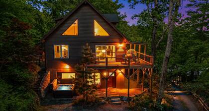 Hot Tub Cabin🏡 Pet-Friendly + Biltmore Pass | 10min to Asheville