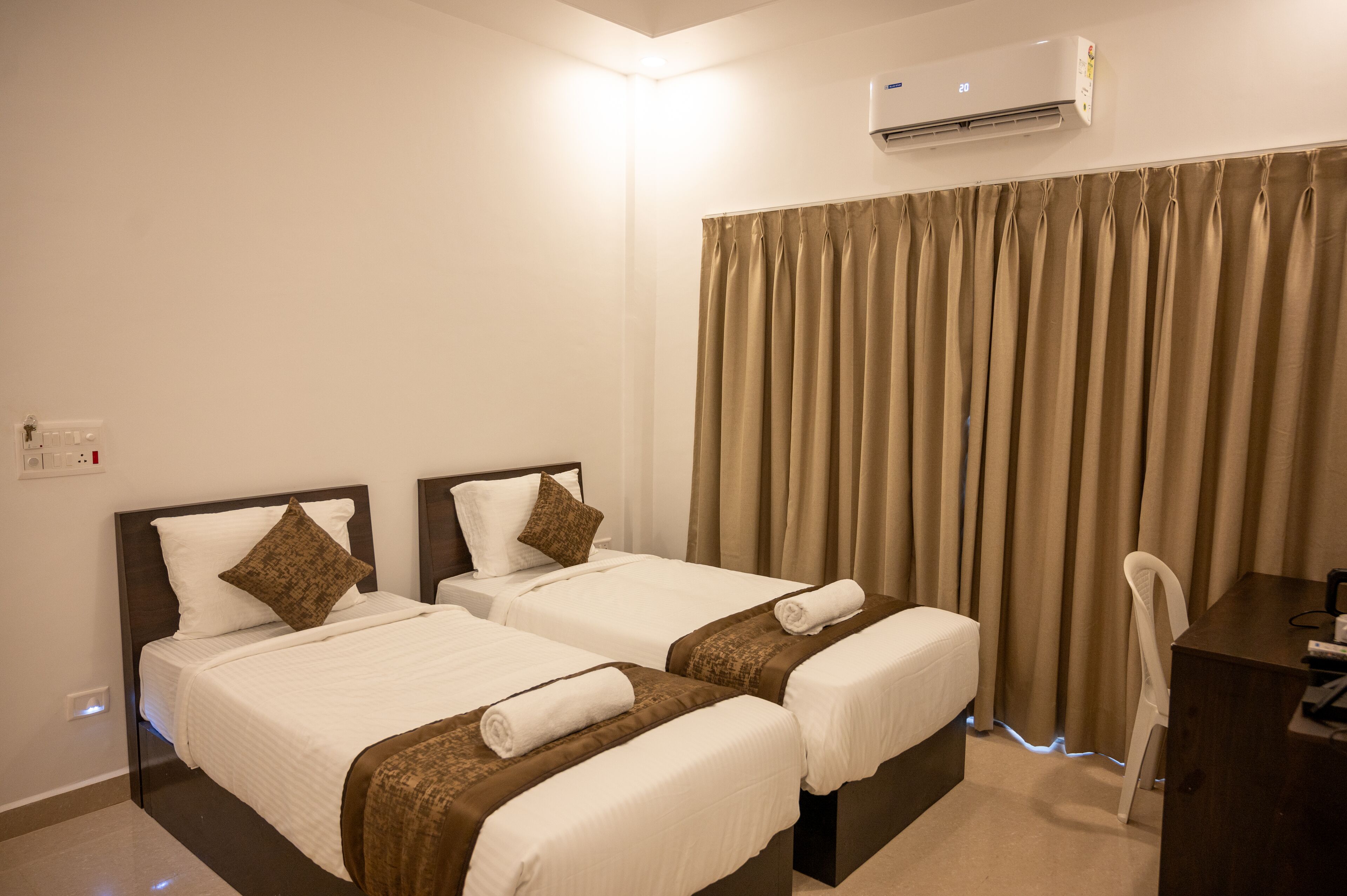 Twin Room | Egyptian cotton sheets, premium bedding, down comforters