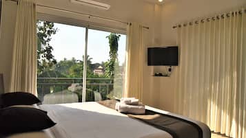 Deluxe Double Room | Egyptian cotton sheets, premium bedding, down comforters