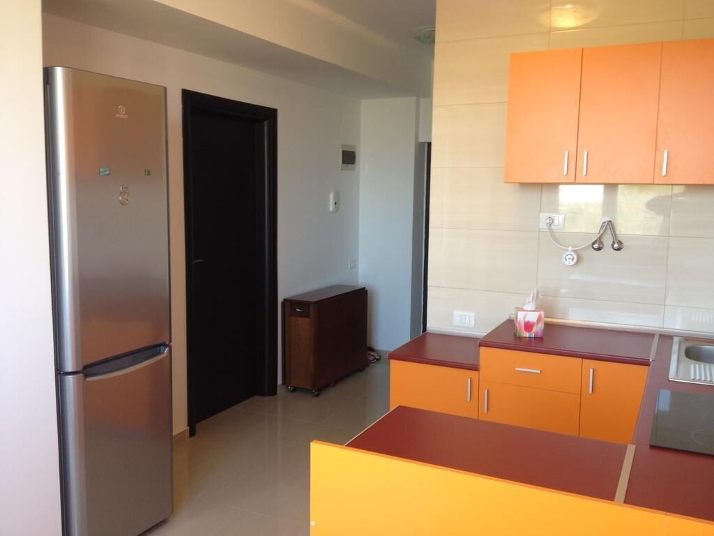 Jääkaappi, uuni, leivänpaahdin