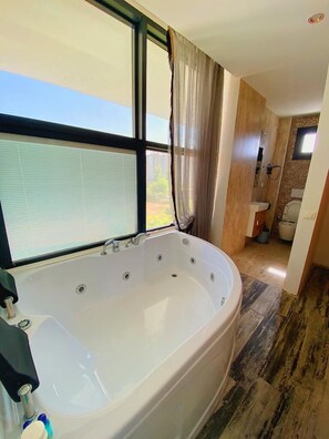 Exclusive Room | Bathroom | Free toiletries, hair dryer, slippers, towels