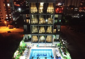 Front of property - evening/night - VM Resort (Erdemli)