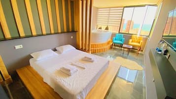 Habitación de lujo | Ropa de cama de alta calidad, minibar y decoración personalizada