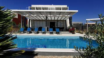 Outdoor pool, a heated pool, pool umbrellas, sun loungers