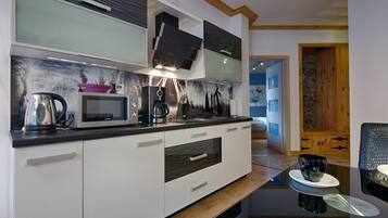 Apartment, 1 Bedroom, Fireplace | Private kitchenette | Fridge, microwave, stovetop, coffee/tea maker