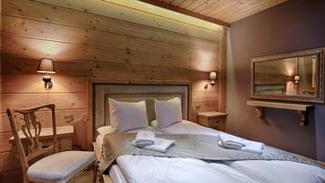 Apartment, 1 Bedroom, Fireplace | 1 bedroom, free WiFi, bed sheets