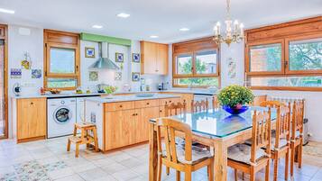 Family Cottage, 6 Bedrooms | Private kitchen | Oven, stovetop, dishwasher, toaster