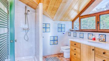 Family Cottage, 6 Bedrooms | Bathroom